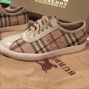 Burberry tennis shoe